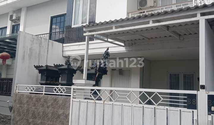 Rumah 1 Lt Dekat Dengan Sekolah Santo Yoseph Di Gatsu 