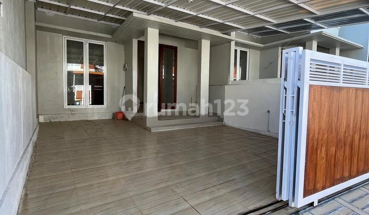 Simple Minimalist House Near Munggu Beach in Canggu