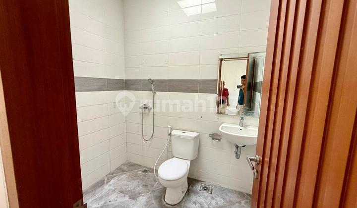 Rumah 2 Lantai Minimalist Sederhana Di Pusat Kota Renon 2