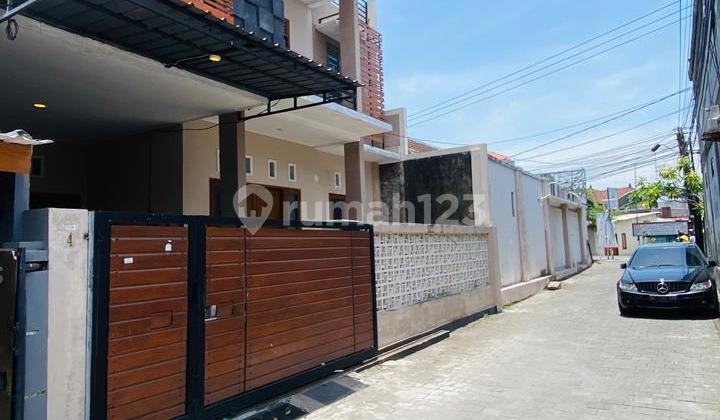 3-Story Minimalist House on Belitung Island Street 3-Story Minimalist House on Belitung Island Street