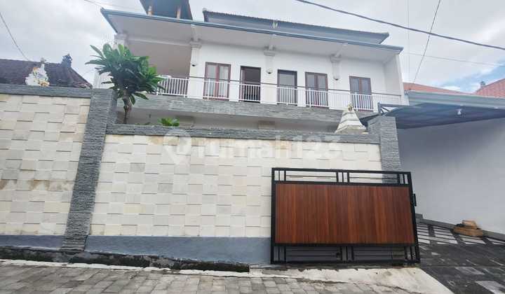 Rumah 2 Lt Minimalist Sederhana Dekat Plaza Renon