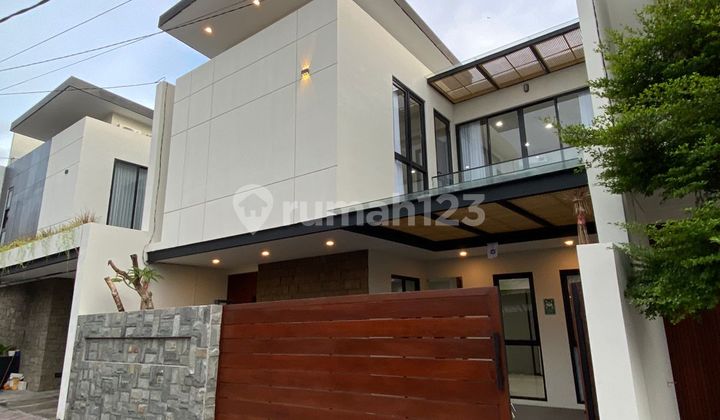 Rumah Baru 2 Lt Minimalis Disewakan Di Pusat Renon