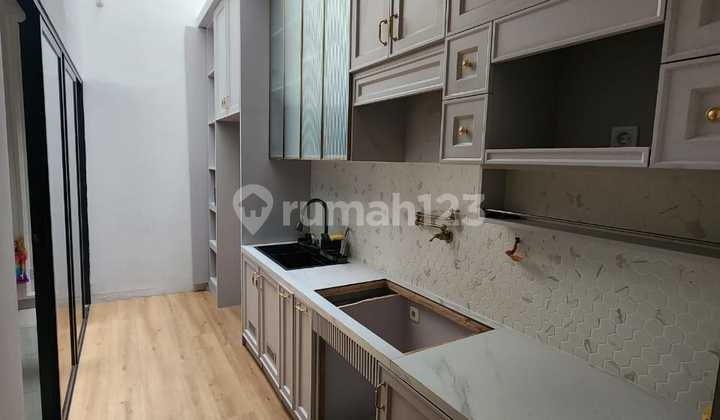 BUTUH CEPAT WISTERIA 7X12 2 LANTAI + ATTIC Semifurnished baru renovasi  2