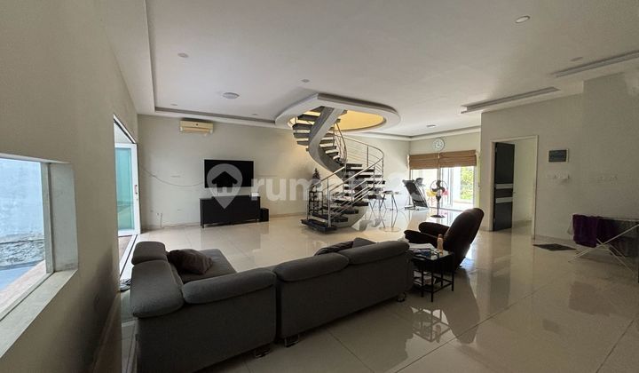 Jual Rumah 3 Lantai di Taman Grisenda Jual Rumah 3 Lantai di Taman Grisenda