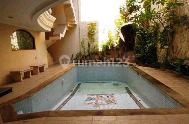 Dijual  Rumah Hoek Mewah di Kuta Indah, Bukit Gading Villa, Kelapa Gading, Jakarta Utara 2