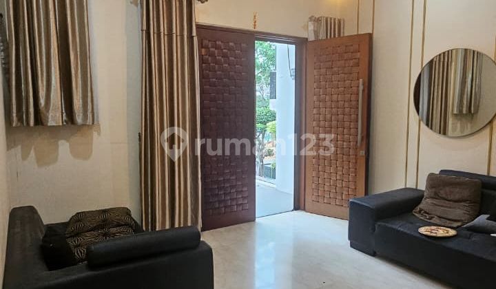 Dijual Rumah Mewah di Crown Boulevard Dijual Rumah Mewah di Crown Boulevard