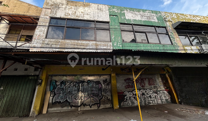 For Rent: Shop House in Manyar, Suitable for Workshop/Building Material Store Business For Rent: Shop House in Manyar, Suitable for Workshop/Building Material Store Business