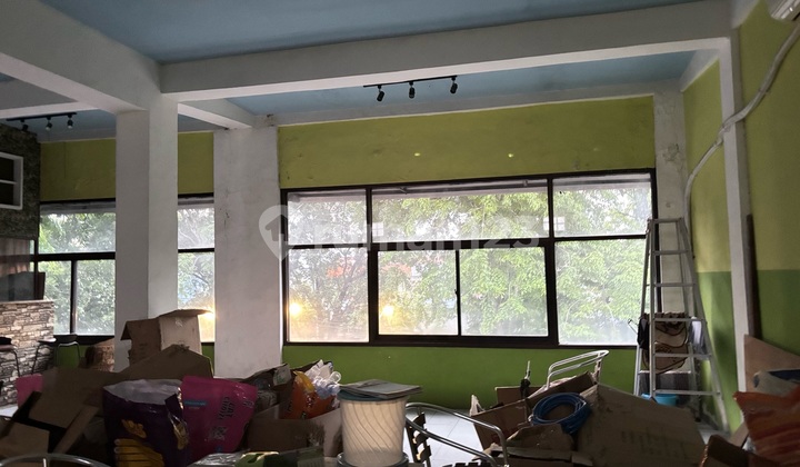 For Rent: Shop House in Manyar, Suitable for Workshop/Building Material Store Business For Rent: Shop House in Manyar, Suitable for Workshop/Building Material Store Business