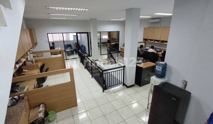 Strategis Pusat Kota Dijual 2 Ruko Jejer 4lt Di Embong Kemiri Shm