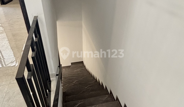 Dijual Raya Manyar Rumah Gres Type C Dekat Pusat Kota Strategis 2