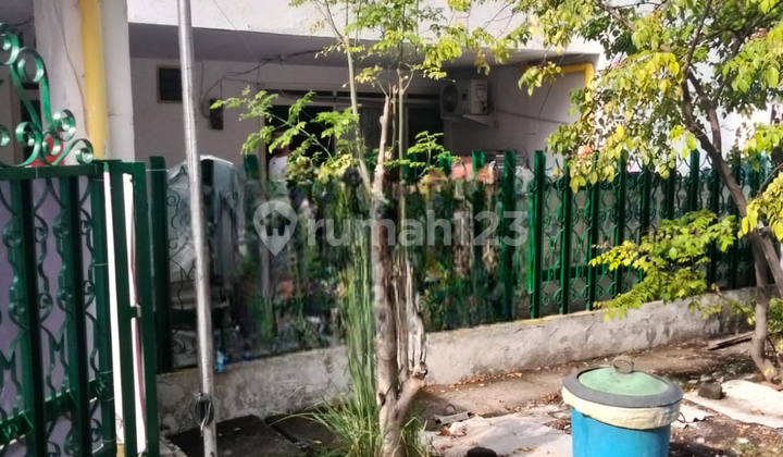 For Sale Freehold Land Certificate House in Tenggilis Mejoyo, Strategic Location Near Ubaya Hospital For Sale Freehold Land Certificate House in Tenggilis Mejoyo, Strategic Location Near Ubaya Hospital