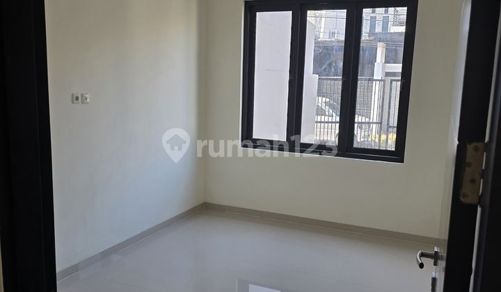 Free 2 Water Heater! Rumah Baru Panjang Jiwo Lantai Granit Mewah