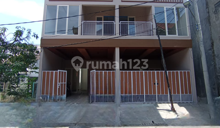 New House in Babatan Wiyung, Complete SHM and IMB, Strategic Location