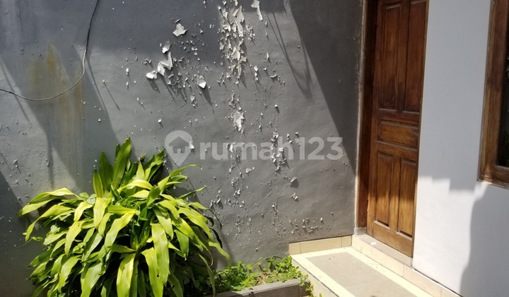 OLD HOUSE WITH GOOD QUALITY ON A SMALL PLOT OF LAND (rare) IN THE HEART OF PETITENGET KUTA 2