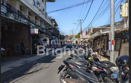 JARANG ADA TANAH JUAL 600M2 DI LEGIAN KUTA HANYA JALAN KAKI KE PANTAI - PINGGIR JALAN COCOK KOMERSIAL / HOKZ