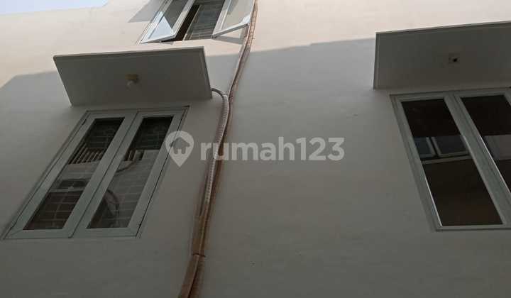 Dijual Rumah 3 Lantai Lokasi Strategis Senen Jakarta Pusat Dijual Rumah 3 Lantai Lokasi Strategis Senen Jakarta Pusat