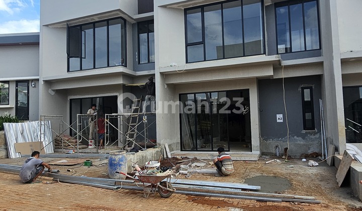 Rumah Siap Huni 2 Lantai 5 Menit ke LRT Ciracas
