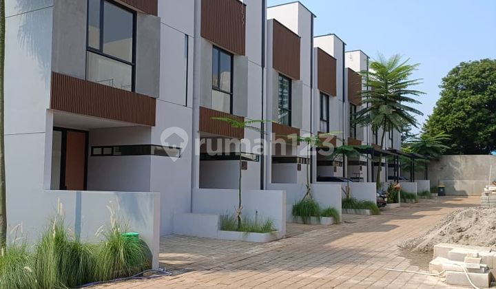 Rumah Modern 3 Lantai (rooftop), Dalam Cluster Harga Terjangkau 2