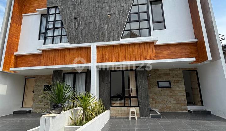 Rumah 2 Lantai, Anti Masuk Gang, Bebas Banjir Akses Strategis,shm 2