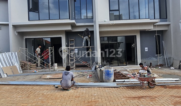 Rumah 2 Lantai Siap Huni Lokasi Strategis SHM Rumah 2 Lantai Siap Huni Lokasi Strategis SHM