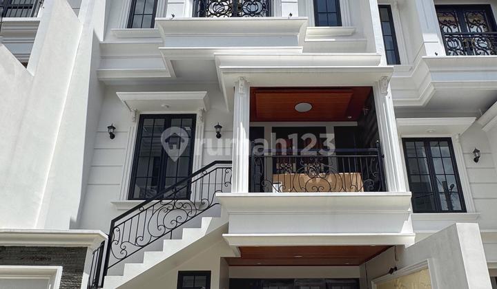 Dijual Rumah Modern Dalam Townhouse di Margasatwa Cilandak