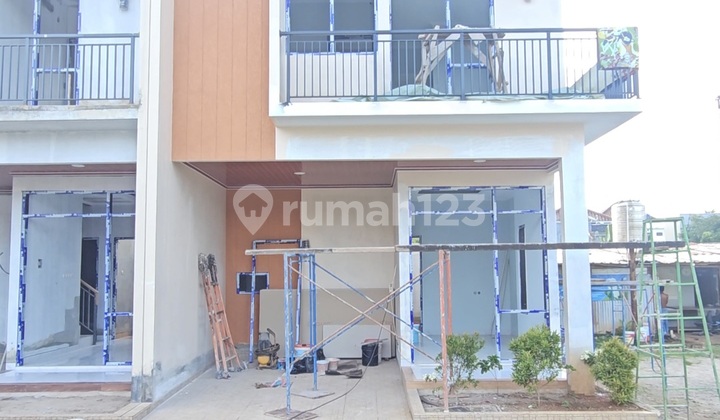 Rumah Ready 2 Lantai Lokas Strategis SHM