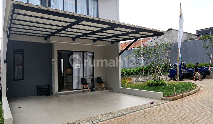 Rumah Siap Huni 2 Lantai 5 Menit ke LRT Ciracas Rumah Siap Huni 2 Lantai 5 Menit ke LRT Ciracas