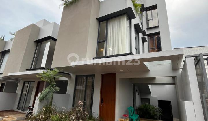 Rumah 3 Lantai (rooftop), Selangkah Perkantoran Simatupang, SHM 2