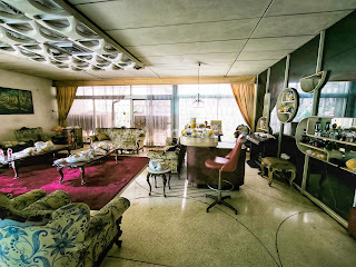 Rumah Elite Kebayoran, Dijual Cepat di Jl. Simprug Golf 1. Hanya Hitung Tanah Saja