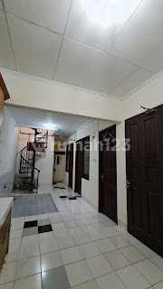 RUMAH TROPICAL STYLE KONDISI TERAWAT DAN SIAP LANGSUNG HUNI 2