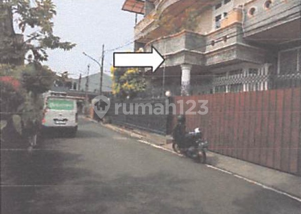 Invest for Profit with Only Cash: 2 Plots of Land with a Total Area of 300 M2 Including Buildings in North Meruya Village, Kembangan Subdistrict, West Jakarta Administrative City.