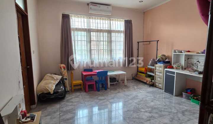 Rumah Strategis di Jalan Mendawai, Kebayoran Baru