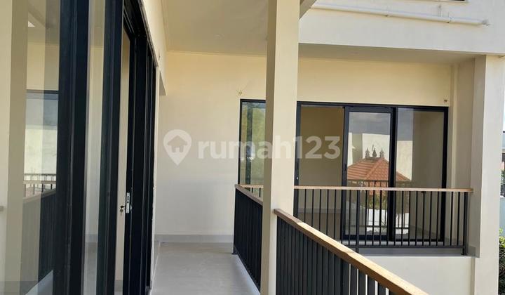 Villa Mewah 4 Lantai, Kolam Renang Pribadi