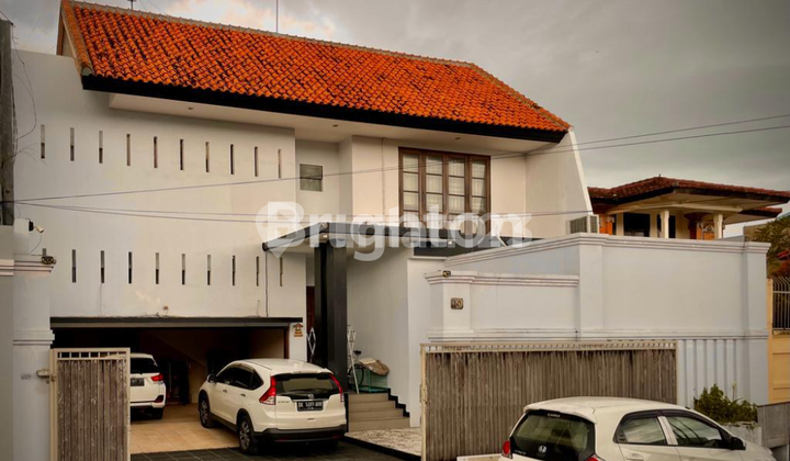 3-STORY LUXURY HOUSE FOR SALE - STRATEGIC LOCATION & FULL LEGALITY 2