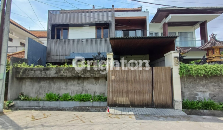 Disewakan Rumah Modern 2 Lantai - Full Furnished & Siap Huni di Lokasi Strategis