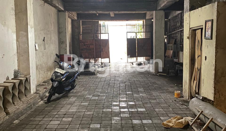 For Rent 3-Storey Shop House - Strategic Location &amp; Business Ready