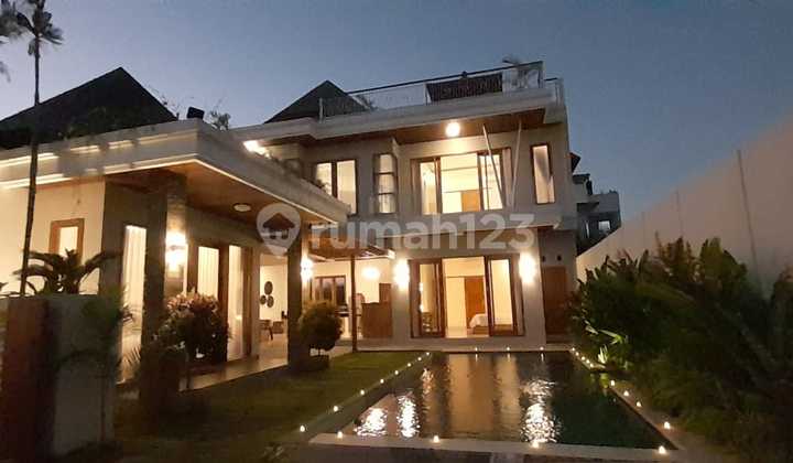 Modern Elegant 4 Bedroom Villa in Ungasan - Toyaning Area Near Melasti Beach