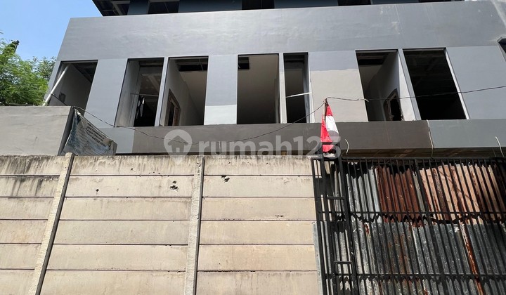 FOR RENT 4th Floor Office in KAMPUNG BALI TANAH ABANG 2