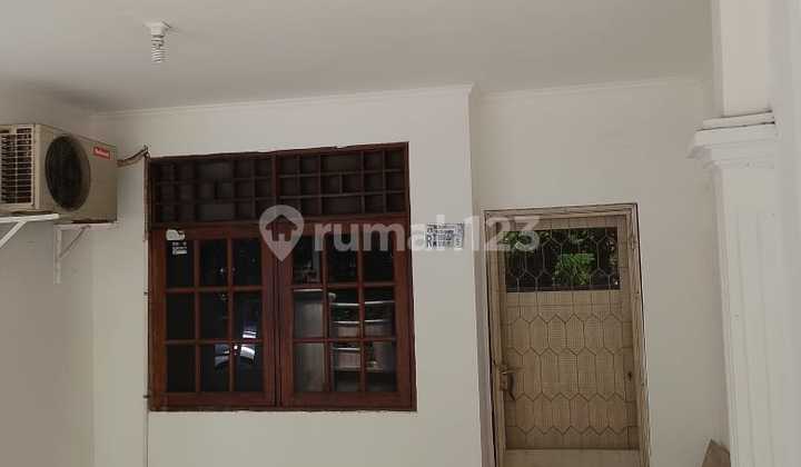 Disewakan Rumah di Kelapa Gading Ukuran Rumah: 7X15 Disewakan Rumah di Kelapa Gading Ukuran Rumah: 7X15