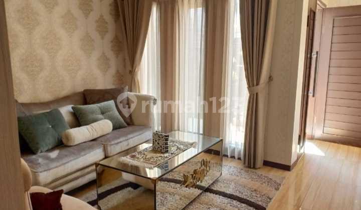 Beautiful House with Swimming Pool Setrasari