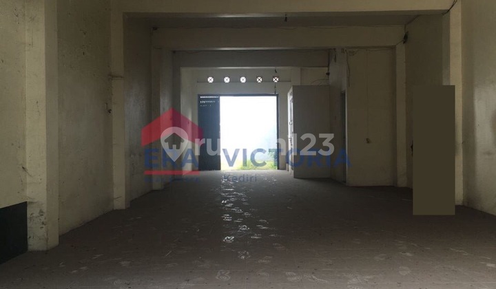 For Rent: Shop House in the City. Located by the Main Road. 2