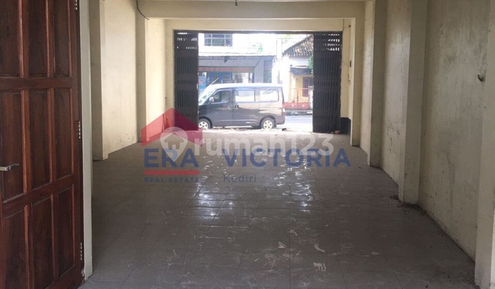 Shop House in the City. Position at the Edge of the Main Road. 2