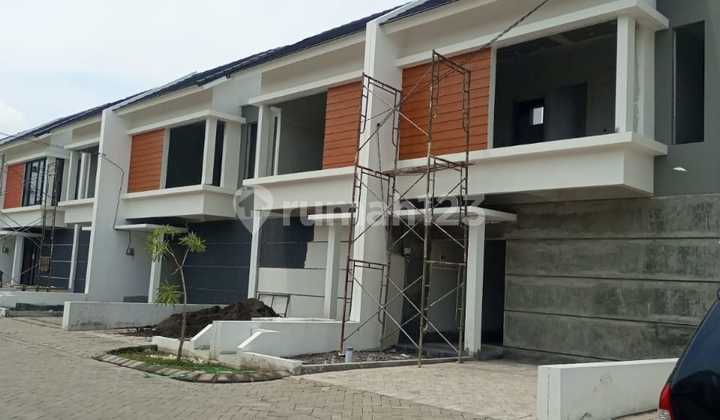 Rumah Mewah Dua Lantai Tetapi Murah Dekat Surabaya 2