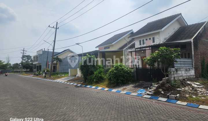 Bank Asset House Auction Kpknl Surabaya Inside Mengati Housing Complex 2