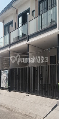 Rumah Siap Huni Di Ketintang Baru Belakang Royal Plaza Dekat Kampus Unesa Ketintang Rumah Hook