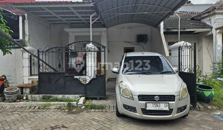 Ready-to-Occupy House in Perum Puri Indah Sidoarjo Priced Below Market Ready-to-Occupy House in Perum Puri Indah Sidoarjo Priced Below Market