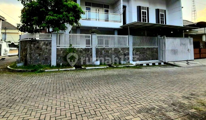 Hook House Darmo Permai South Intersection Surabaya