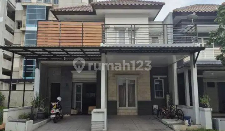 Royal residence house in Wiyung, Surabaya, near Babatan Prambanan