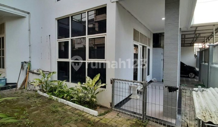 Rumah 2 Lantai Hook Simpang Darmo Permai Selatan Surabaya Barat 2