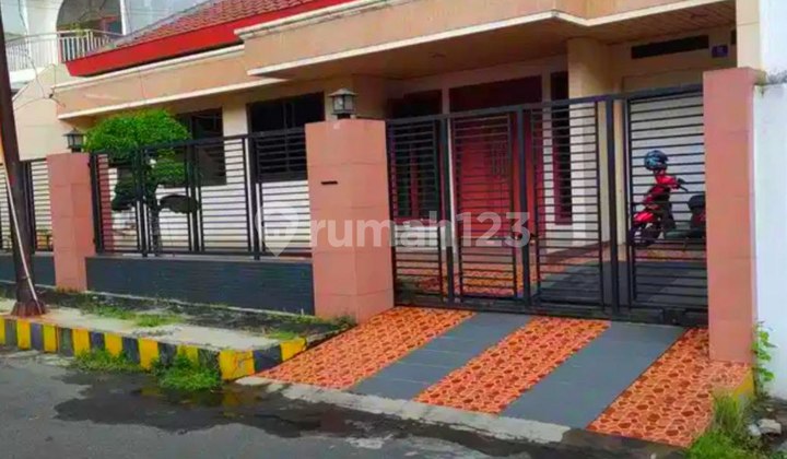 For Sale, House in a Strategic Location Kupang Indah, Darmo Sukomanunggal 2